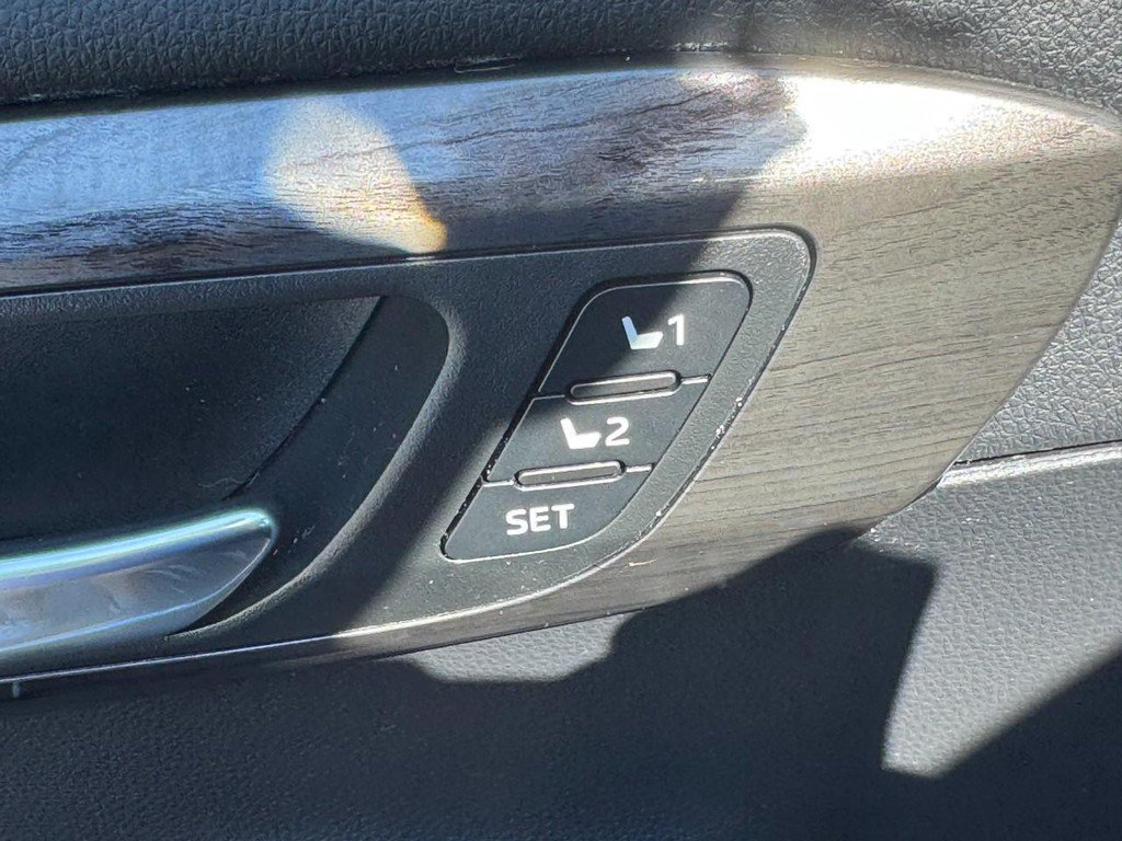 Used 2023 Toyota Highlander Platinum FWD image 25