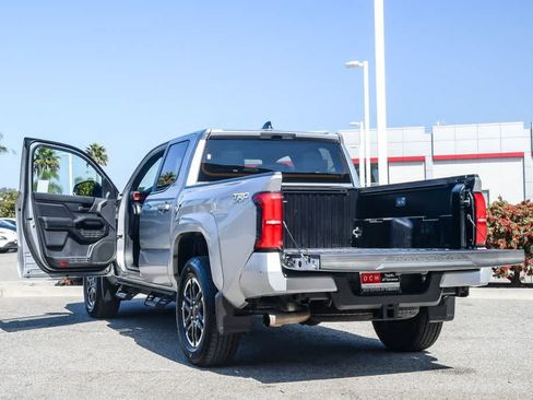Used 2025 Toyota Tacoma TRD Sport AWD/4WD image 30