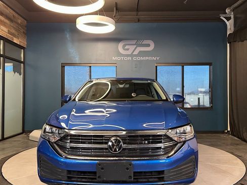 Used 2024 Volkswagen Jetta SE image 8