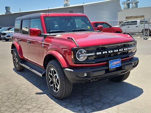 New 2026 Ford Bronco Outer Banks AWD/4WD image 2