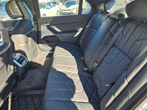 Used 2024 BMW i7 xDrive60 image 17