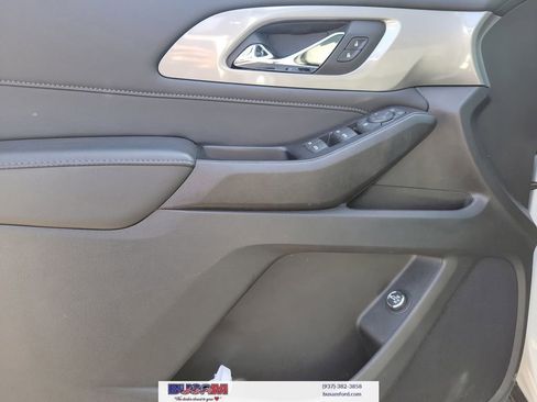 Used 2023 Chevrolet Traverse LT FWD image 19