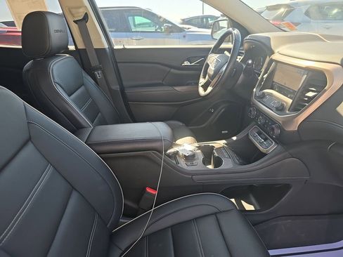 Used 2022 GMC Acadia Denali w/ Denali Ultimate Package image 8