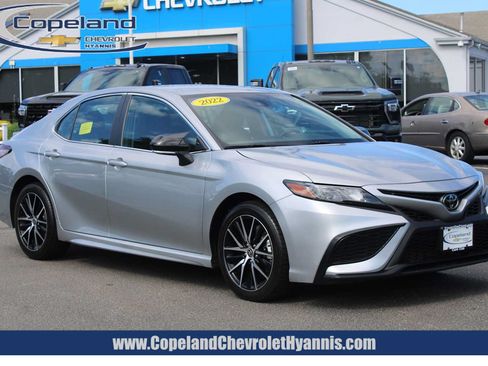 Used 2022 Toyota Camry SE w/ Cold Weather Package FWD image 1