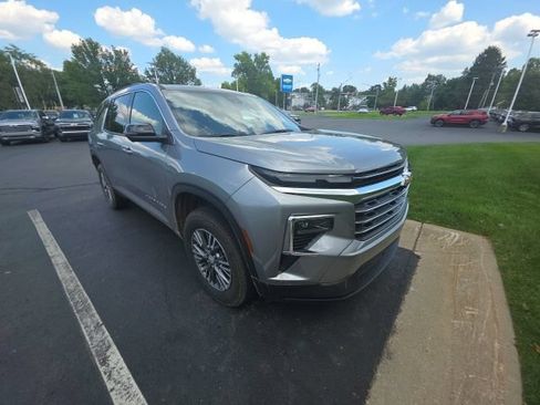 Used 2026 Chevrolet Traverse LT w/ Driver Confidence Package AWD/4WD image 9
