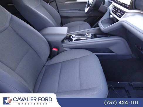 Used 2026 Ford Explorer Active AWD/4WD image 14