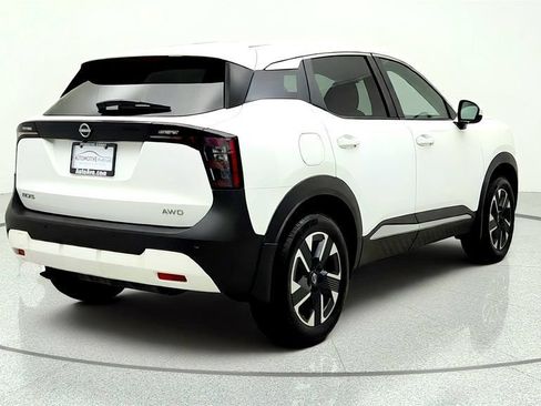 Used 2025 Nissan Kicks SV AWD/4WD image 5
