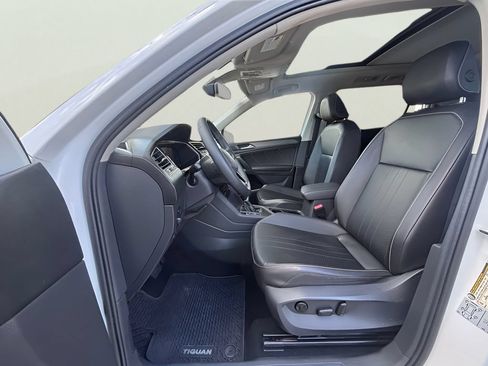 Used 2022 Volkswagen Tiguan SE w/ Panoramic Sunroof Package FWD image 44