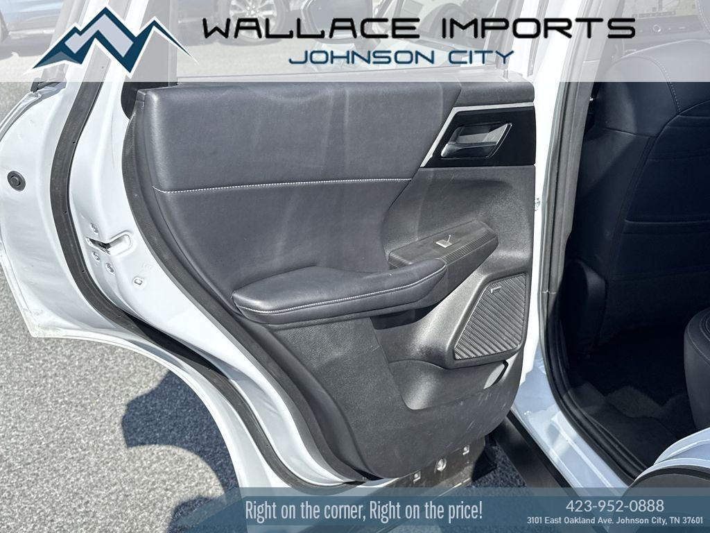 Used 2025 Mitsubishi Outlander AWD image 34
