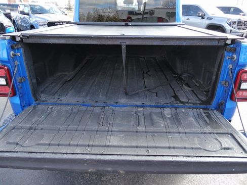 Used 2022 Jeep Gladiator Overland image 18