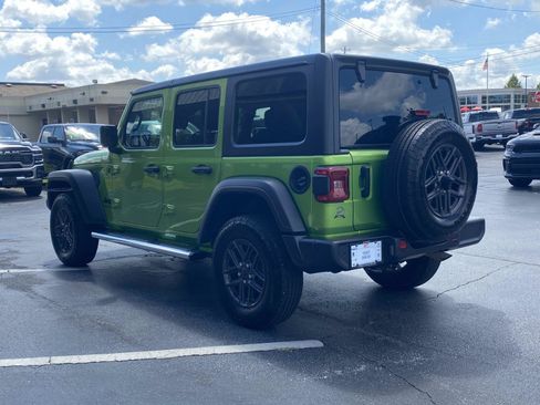 Used 2025 Jeep Wrangler Unlimited Sport AWD/4WD image 6