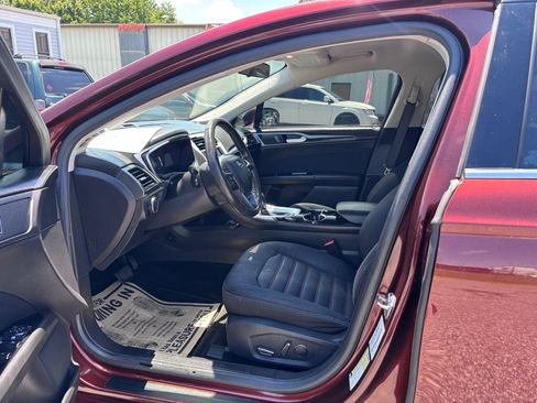 Used 2016 Ford Fusion SE FWD image 9