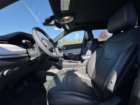 Used 2025 Jeep Compass Limited w/ Elite Group image 13