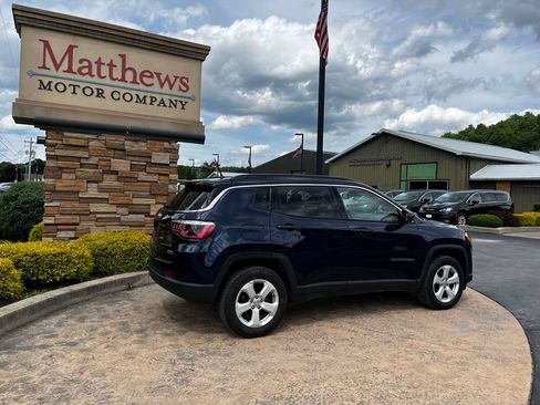 Used 2018 Jeep Compass Latitude w/ Cold Weather Group AWD/4WD image 5