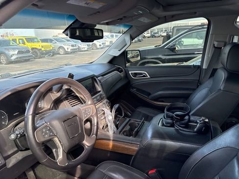 Used 2020 GMC Yukon XL Denali w/ Denali Premium Package image 12