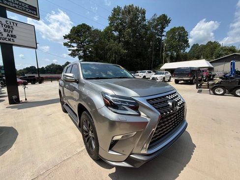 Used 2022 Lexus GX 460 Luxury w/ Sport Design Package AWD/4WD image 2