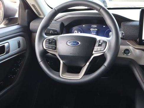 Used 2025 Ford Explorer Active w/ Active Comfort Package RWD image 28
