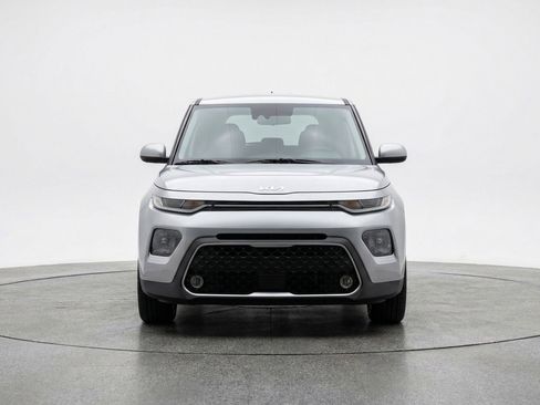 Used 2025 Kia Soul LX w/ LX Technology Package image 2