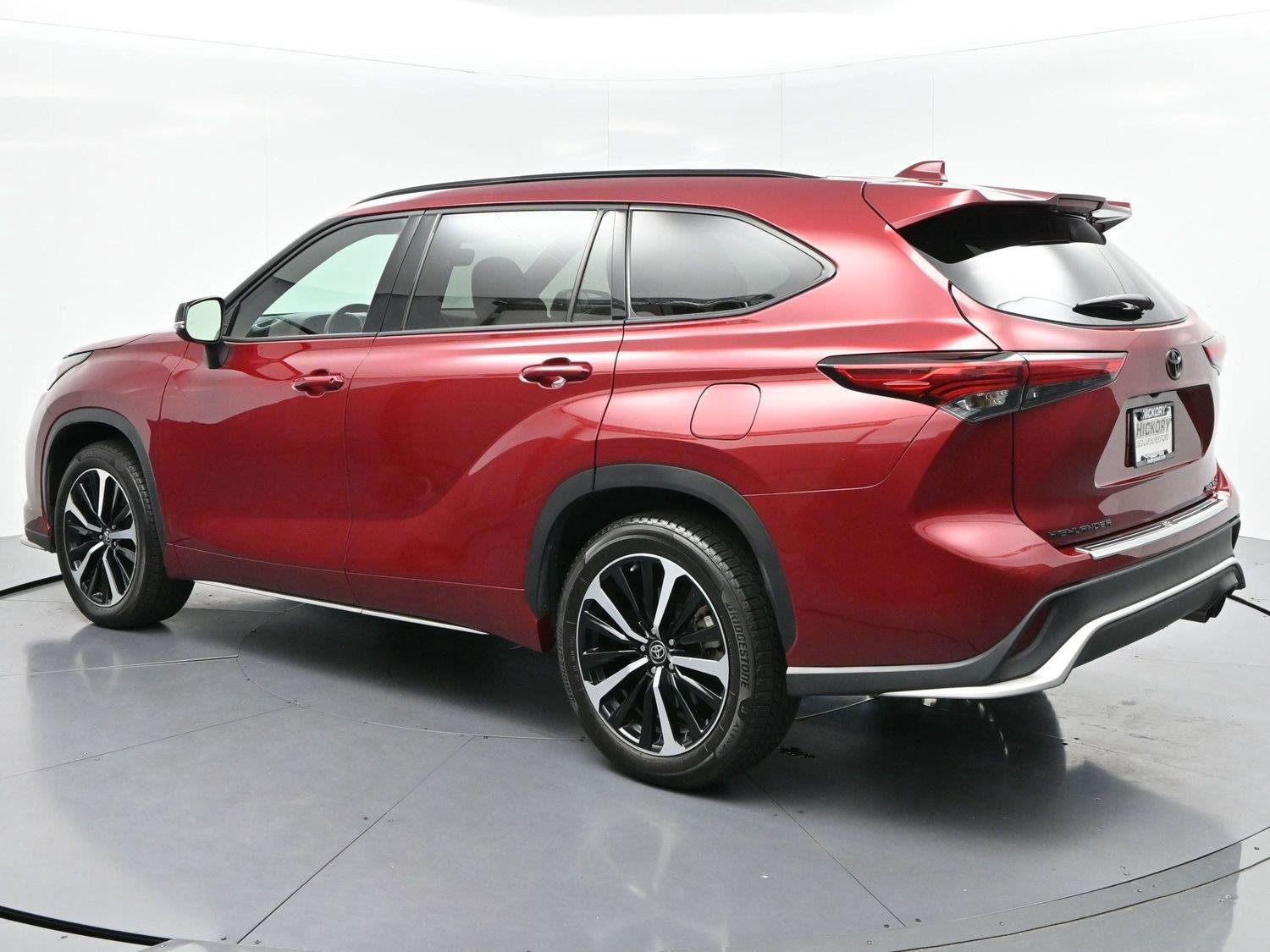Used 2022 Toyota Highlander XSE AWD/4WD image 5