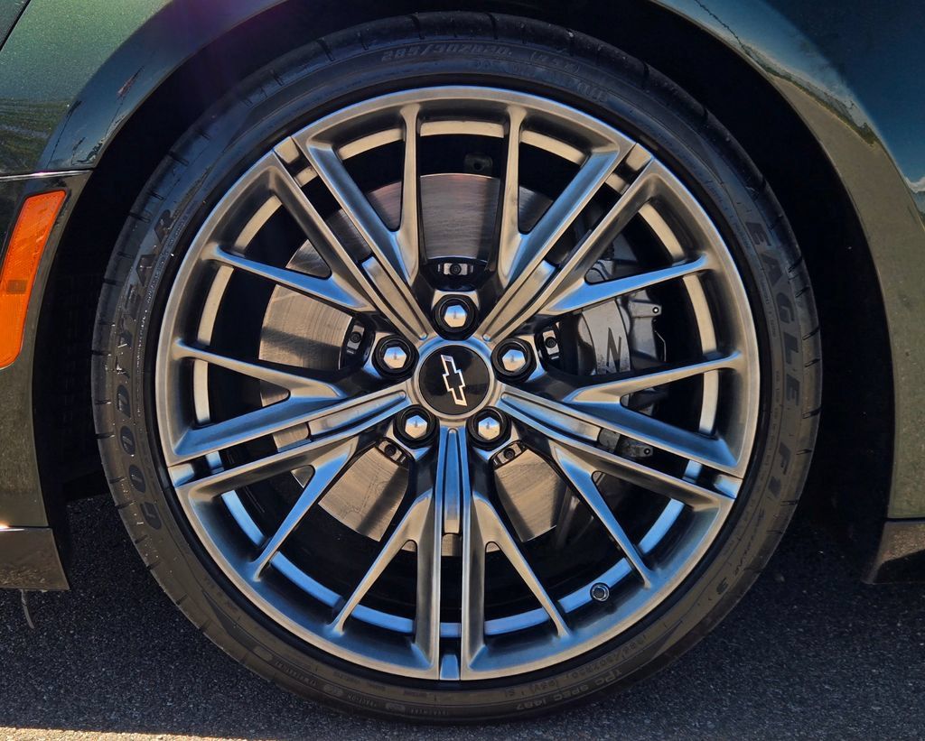 Used 2020 Chevrolet Camaro ZL1 RWD image 22