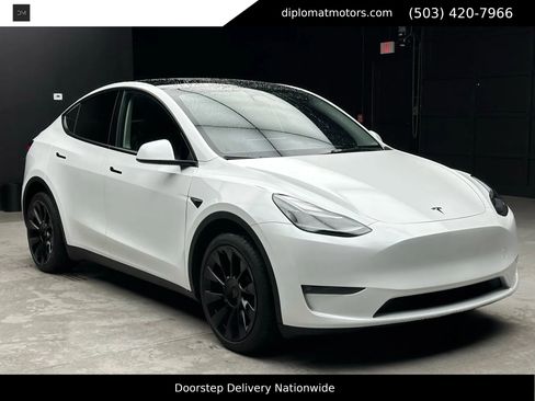 Used 2023 Tesla Model Y Long Range image 8