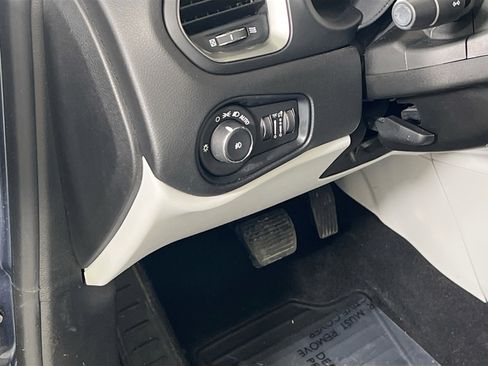 Used 2022 Jeep Renegade Latitude AWD/4WD image 10