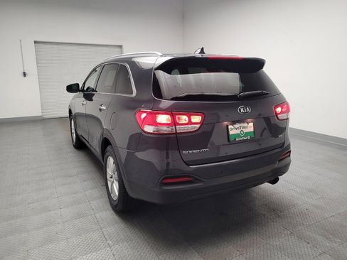Used 2017 Kia Sorento AWD w/ LX Convenience Package image 6