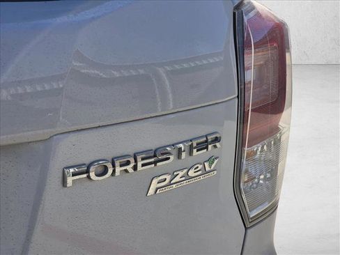 Used 2017 Subaru Forester 2.5i Touring image 11