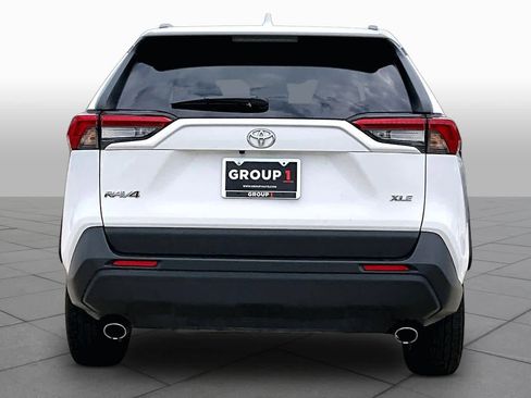 Used 2025 Toyota RAV4 XLE FWD image 5