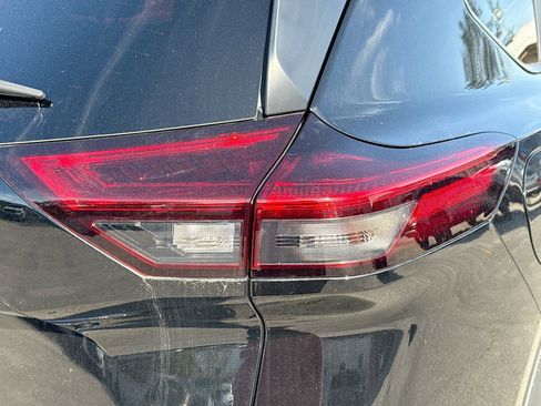 Used 2023 Nissan Rogue SV image 27