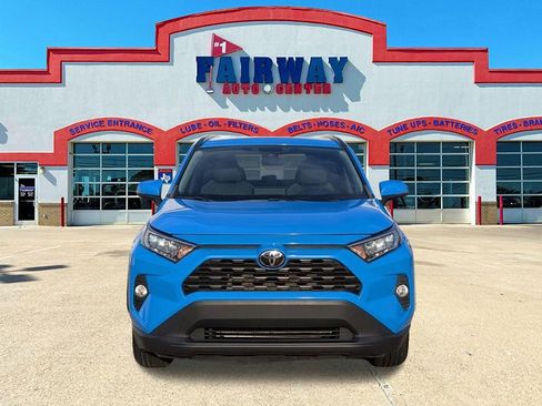 Used 2021 Toyota RAV4 XLE image 2