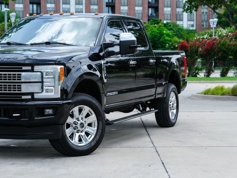 Used 2017 Ford F250 Platinum AWD/4WD image 9