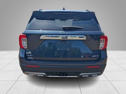 Used 2023 Ford Explorer XLT w/ Equipment Group 202A AWD/4WD image 6