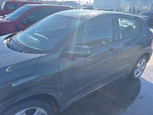 Used 2016 Honda HR-V LX image 2