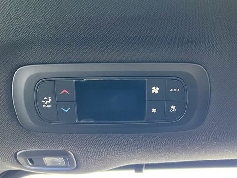 Certified 2026 Chrysler Pacifica Select w/ S Appearance Package image 36