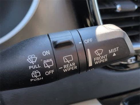 Used 2020 Chrysler Pacifica Touring image 27