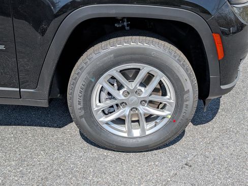 New 2025 Jeep Grand Cherokee L Laredo w/ Luxury Tech Group I image 5