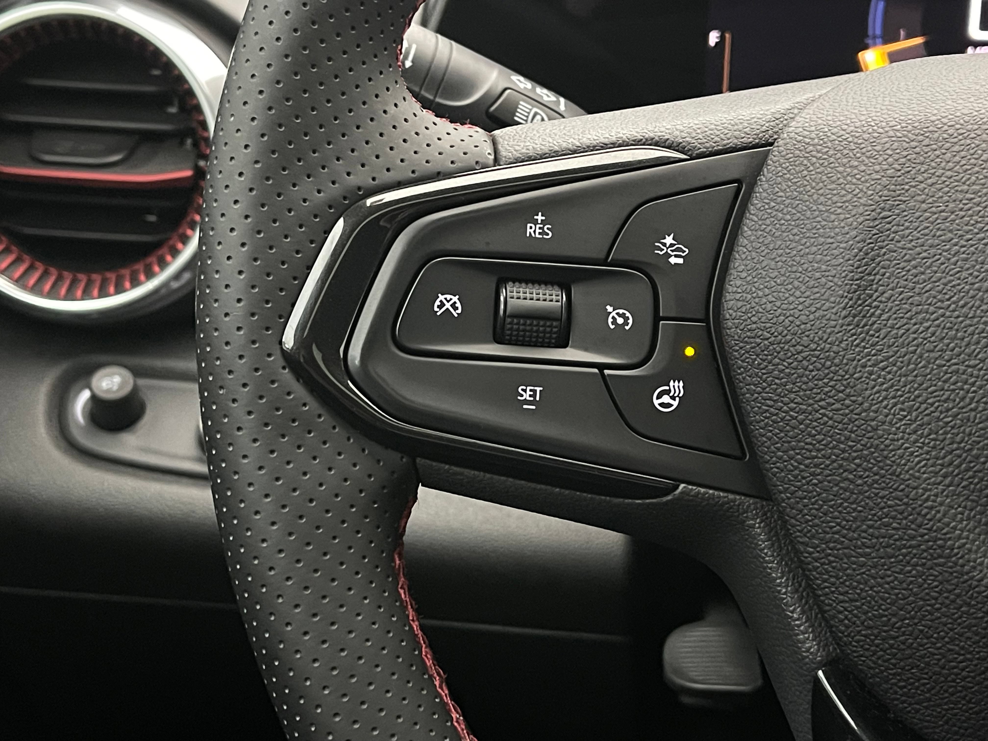 Used 2024 Chevrolet Trax RS w/ Sunroof Package FWD image 23
