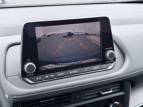 Used 2025 Nissan Rogue SV AWD/4WD image 17