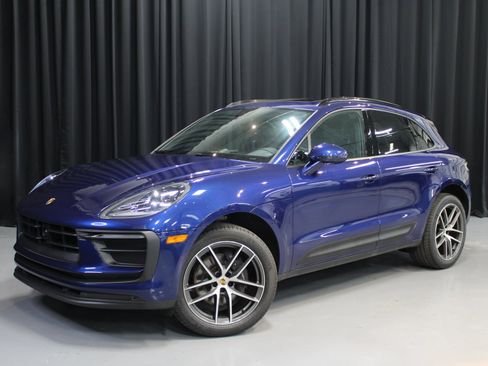 Certified 2024 Porsche Macan image 1