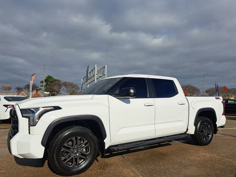 Used 2025 Toyota Tundra SR5 image 9
