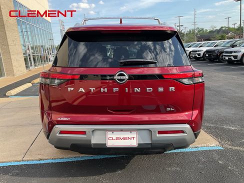 Used 2024 Nissan Pathfinder SL FWD image 6