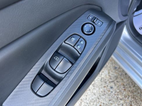 Used 2024 Nissan Altima 2.5 SV image 14