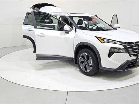 Used 2025 Nissan Rogue SV w/ SV Premium Package FWD image 9