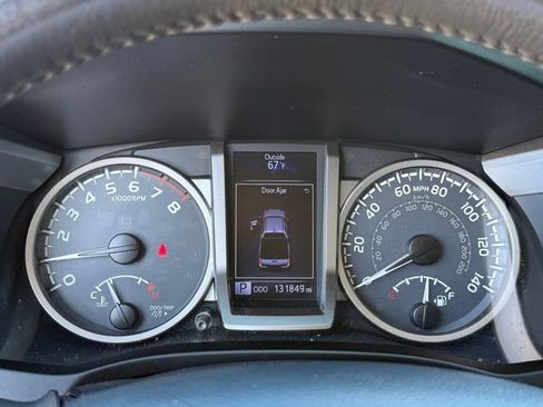 Used 2017 Toyota Tacoma SR5 w/ Tow Package image 15