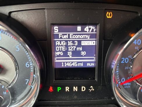 Certified 2016 Chrysler Town & Country Touring image 24