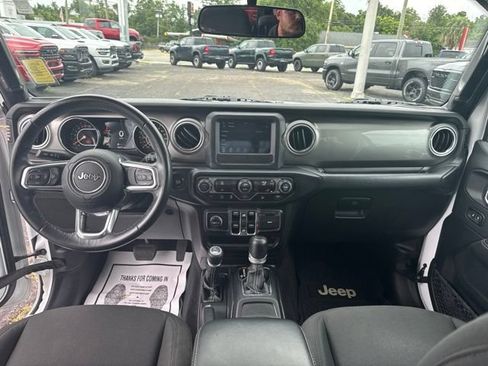 Used 2019 Jeep Wrangler Unlimited Sahara AWD/4WD image 13