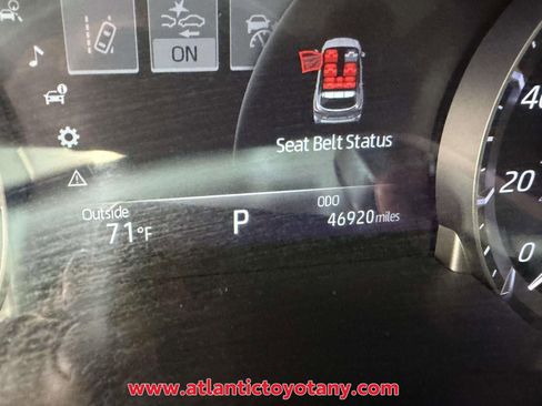 Used 2022 Toyota Highlander XLE image 32