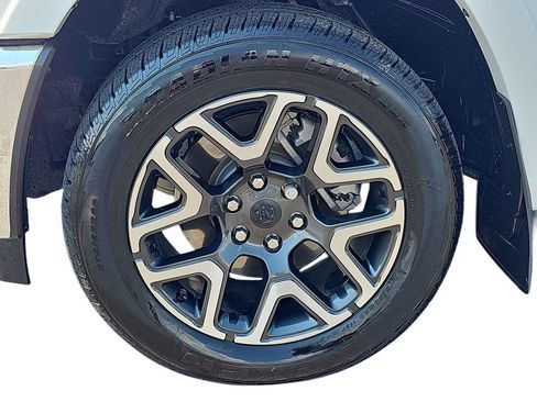 Used 2025 RAM 1500 Laramie AWD/4WD image 30
