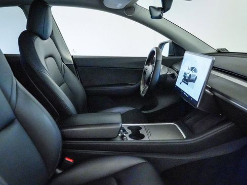 Used 2022 Tesla Model Y Performance AWD/4WD image 17